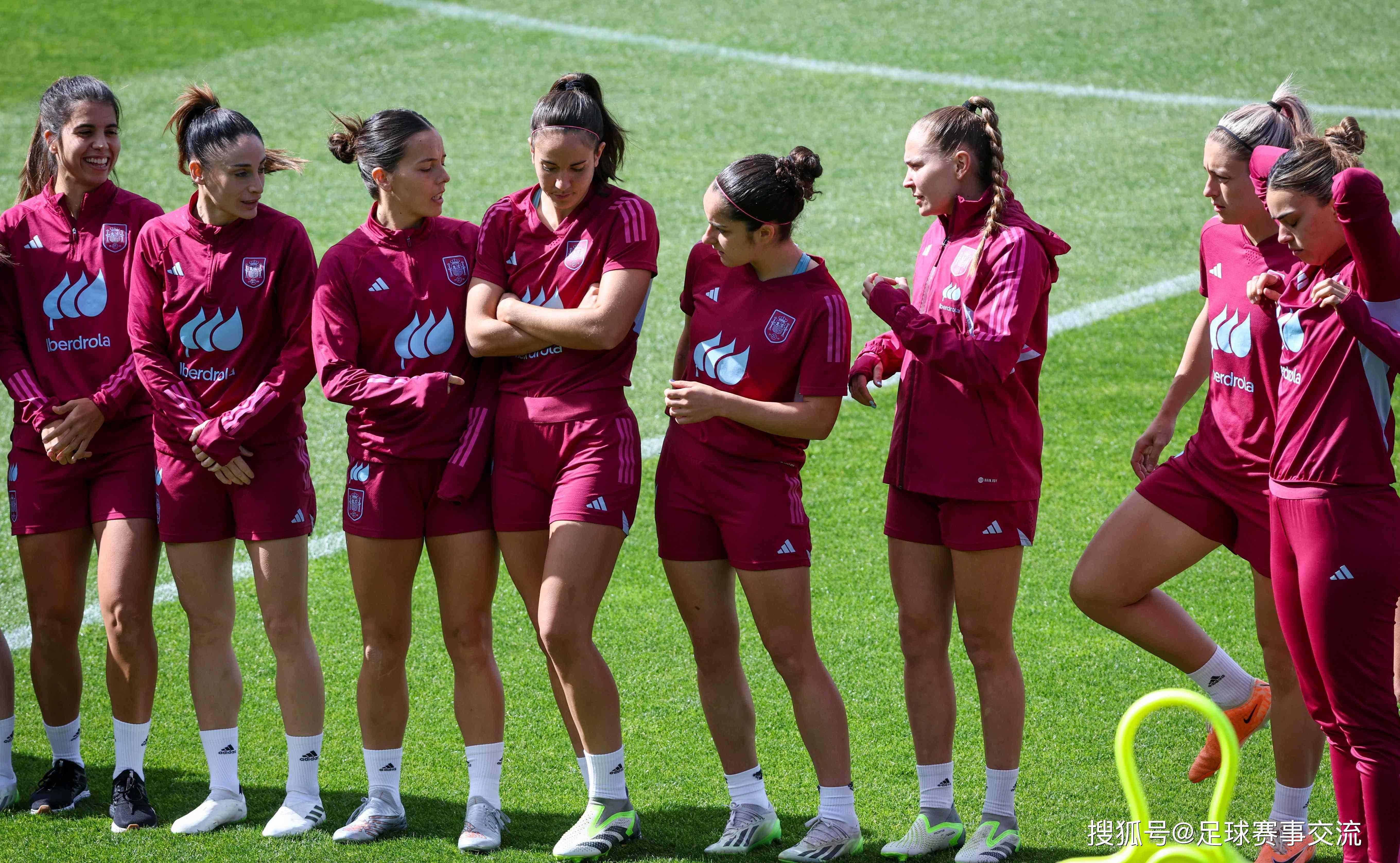 全球足球赛事，女子运动员争夺夺冠(全球足球赛事,女子运动员争夺夺冠是哪一年)