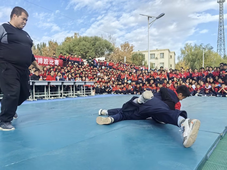 关于运动员为国争光，在赛场上勇敢斗智斗勇的信息