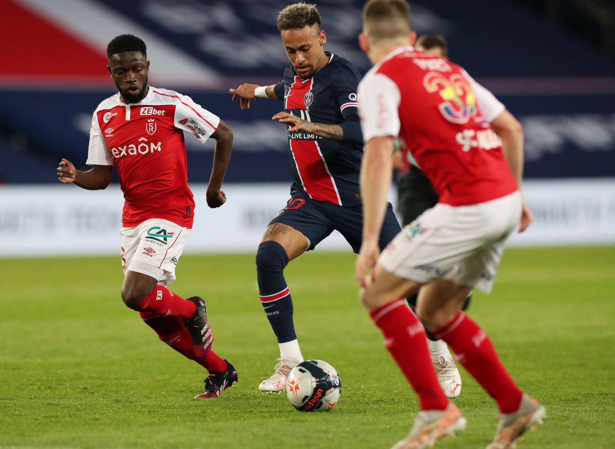 多台主场大胜梅斯，继续保持领先优势的简单介绍