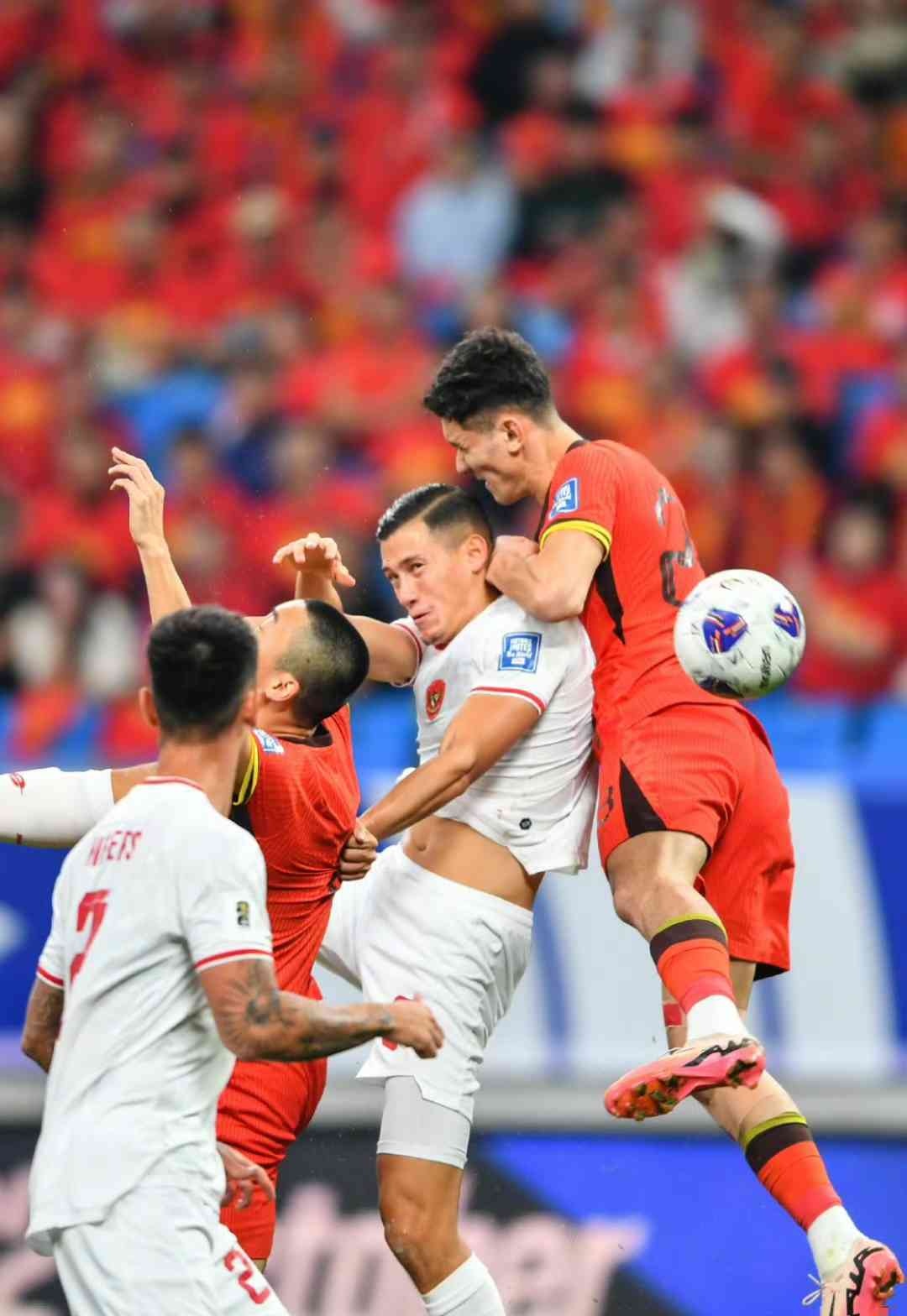 aoa体育培训-足球赛场掀起热烈角逐，各队展现实力