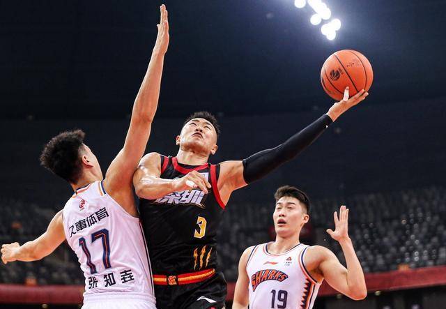 aoa体育直播-上海男篮展现出色表现，轻松战胜强敌的简单介绍