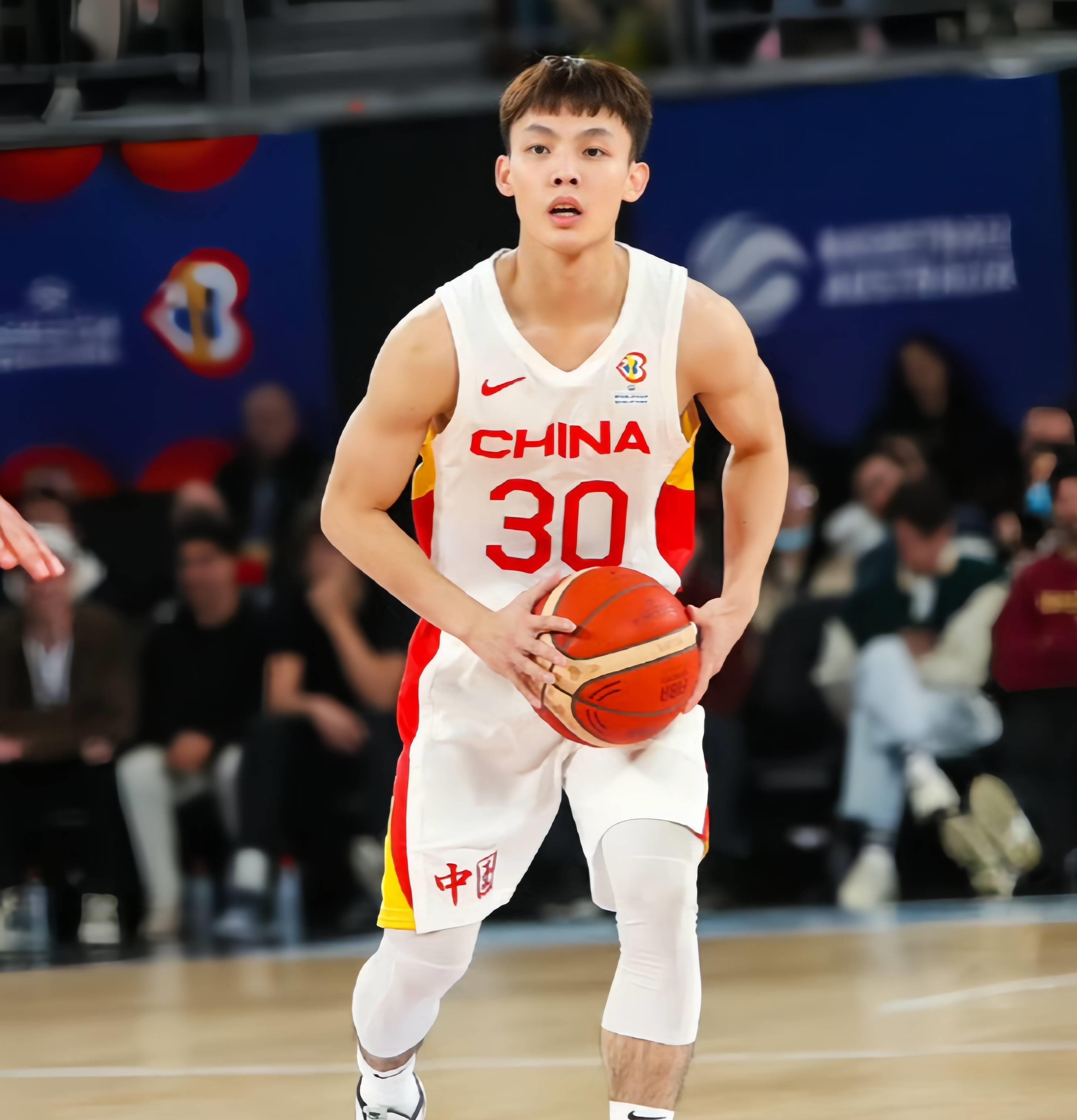 上海男篮展现出色表现，轻松战胜强敌的简单介绍