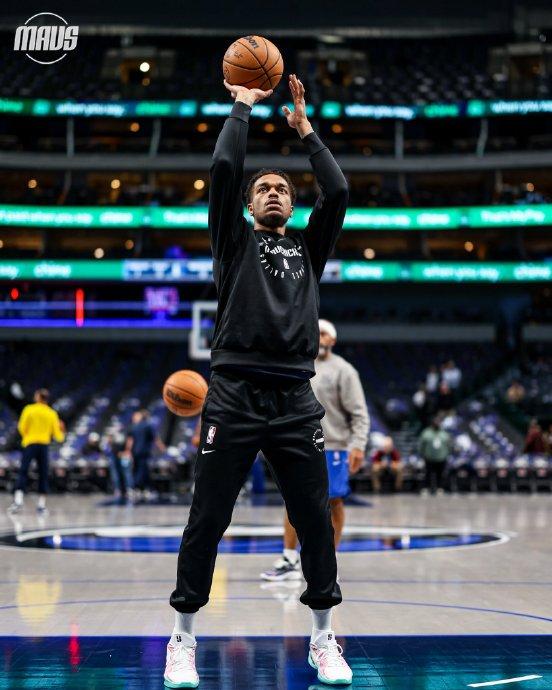 关于步行者球员个个积极训练，备战下一场比赛的信息