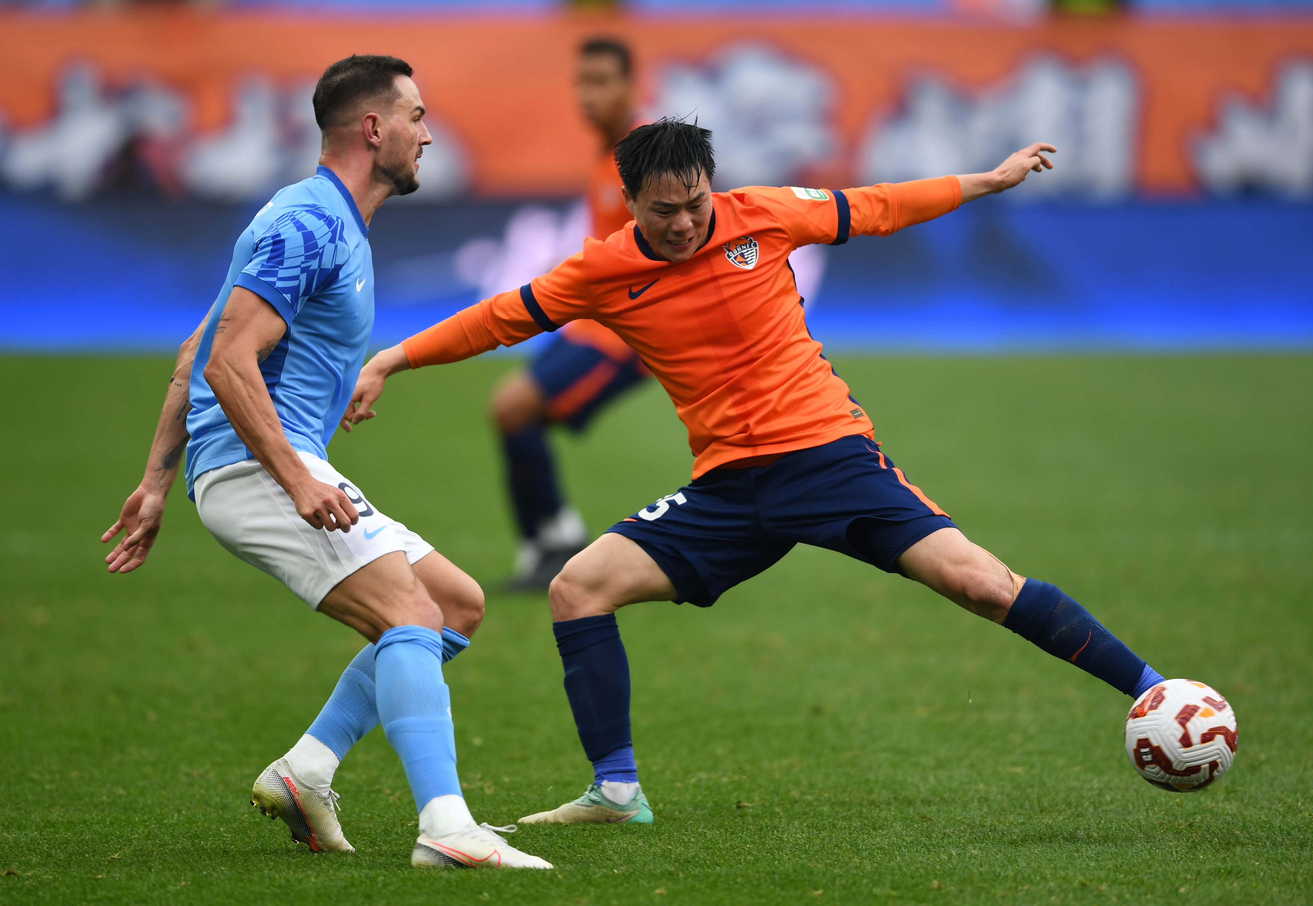 青岛队一举超越对手,实力不容小觑 青岛队一举超越对手,实力不容小觑