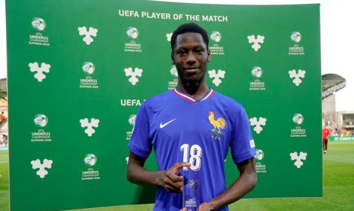 aoa体育-新生代亚洲球员崭露头角，引发关注