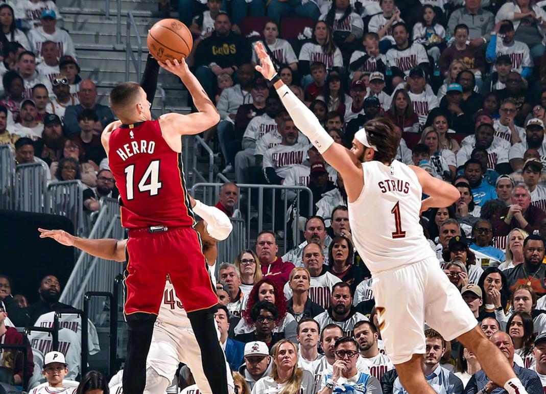 aoa体育活动-热火队后卫在国内联赛中刷新进球纪录，创造神话的简单介绍