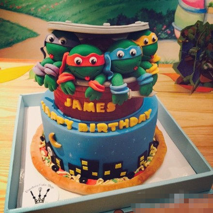 沙尔克球员庆祝儿子生日父子情深感人的简单介绍