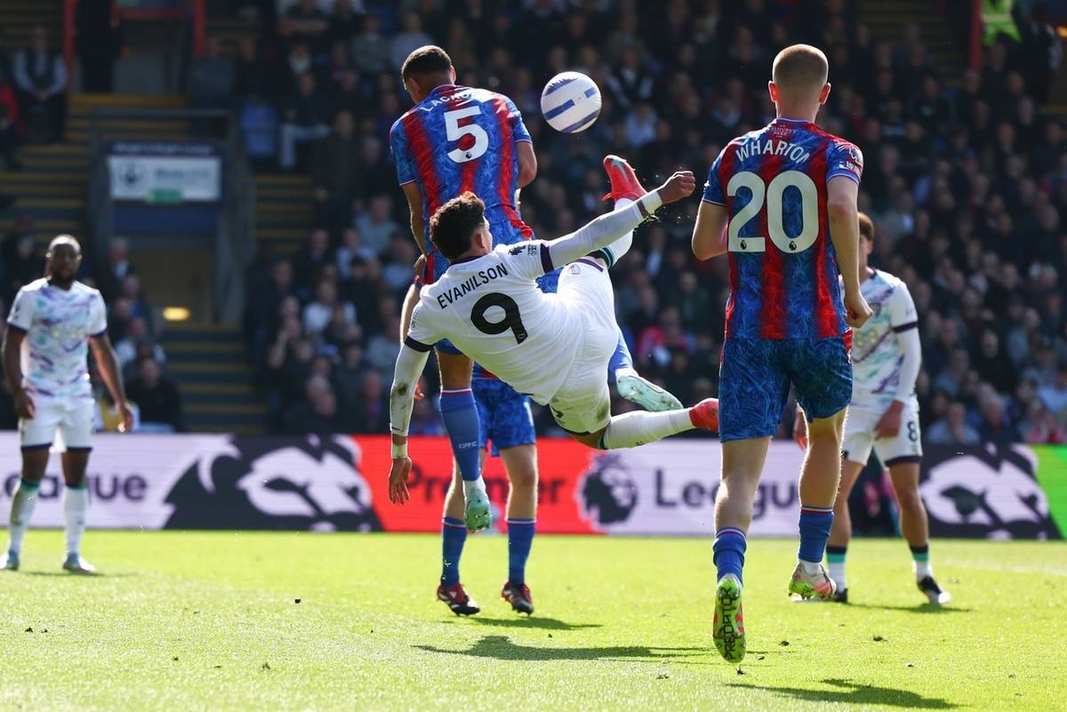 aoa体育培训-关于利物浦爆冷憾平水晶宫，领先优势有所减少的信息