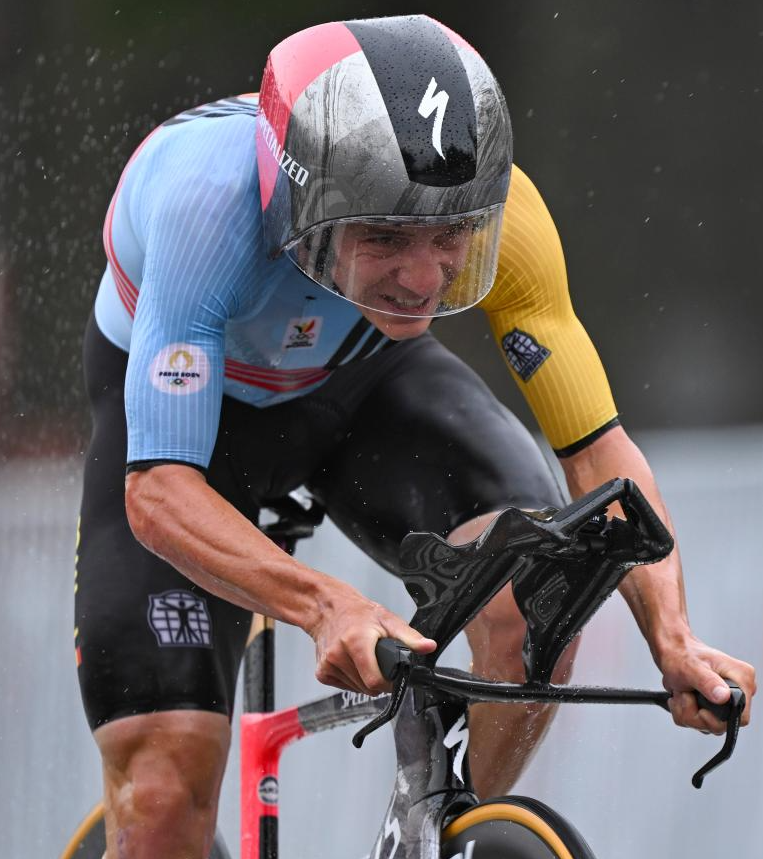 比利时自行车选手凭借速度获胜 比利时自行车选手凭借速度获胜