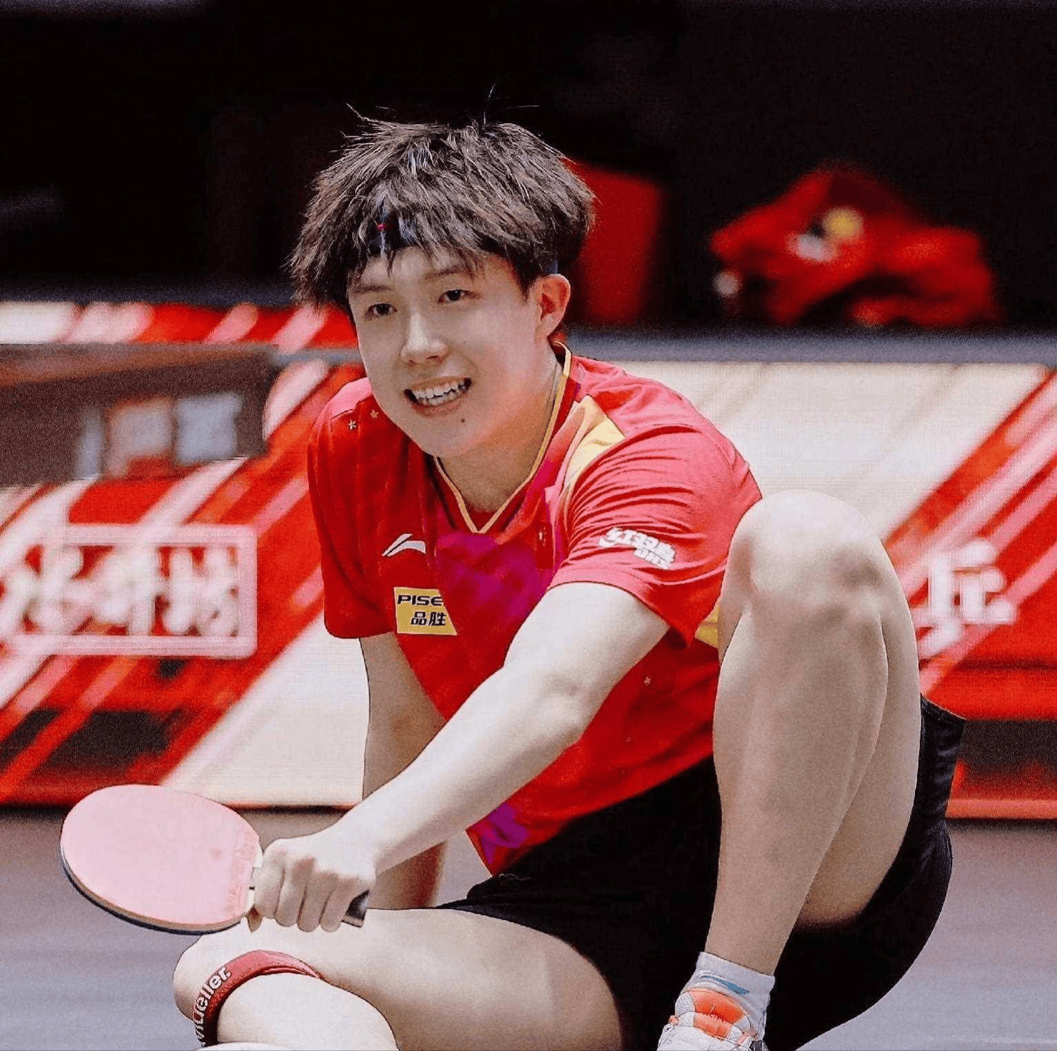 法兰克福球队在比赛中发挥出色,取得胜利 法兰克福球队在比赛中发挥出色,取得胜利