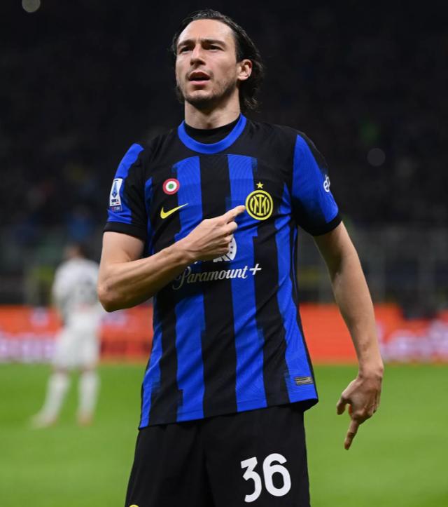 国际米兰球员卢卡库在联赛中取得进球