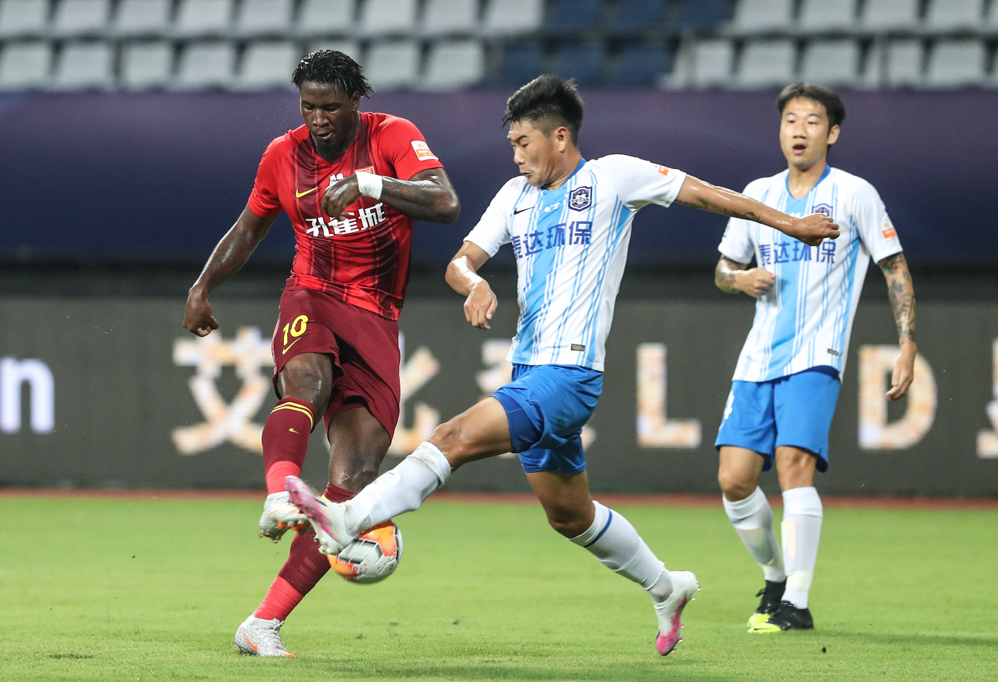 河北华夏幸福球员在场上发挥水平超过预期