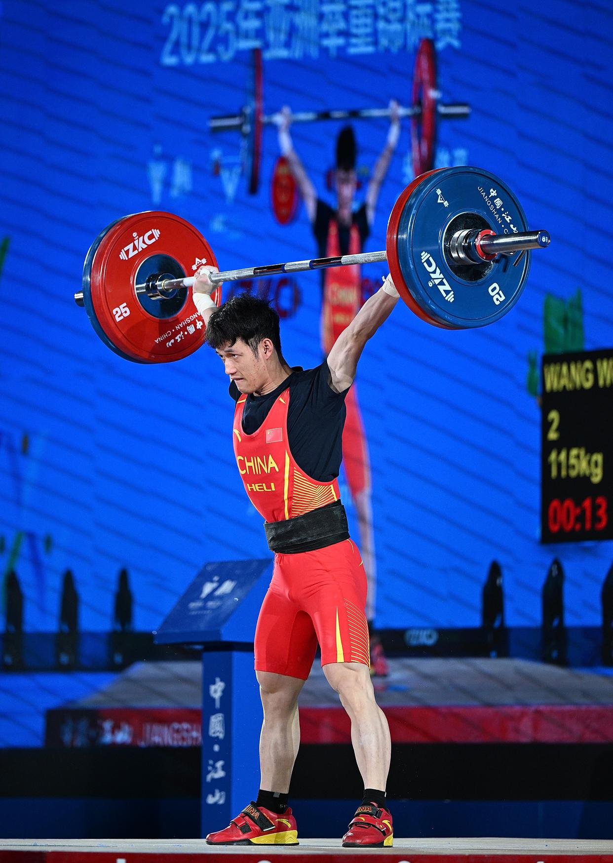 包含举重比赛中选手发挥稳定，力争登上领奖台的词条