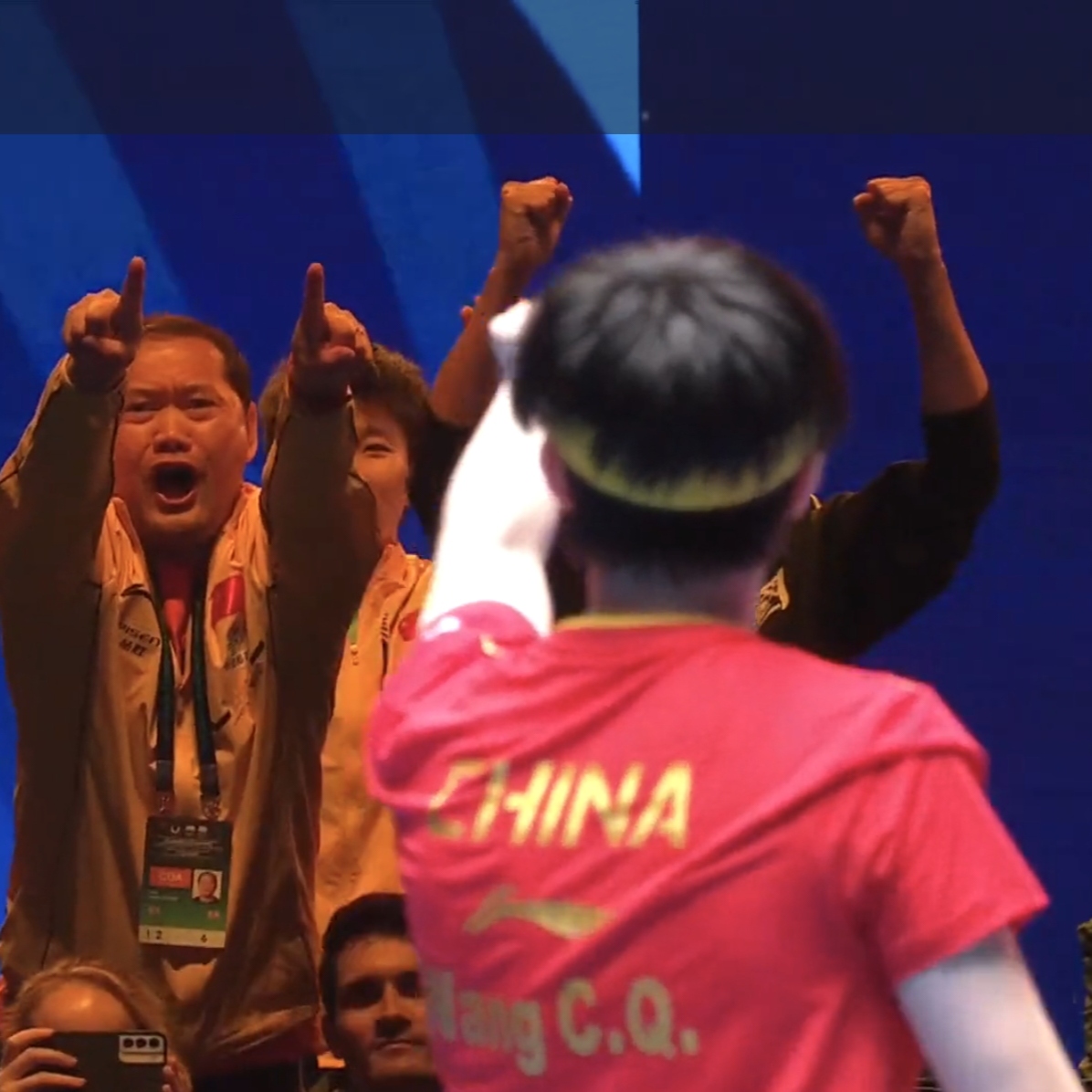 aoa体育娱乐-篮球巅峰对决：谁能笑到最后？