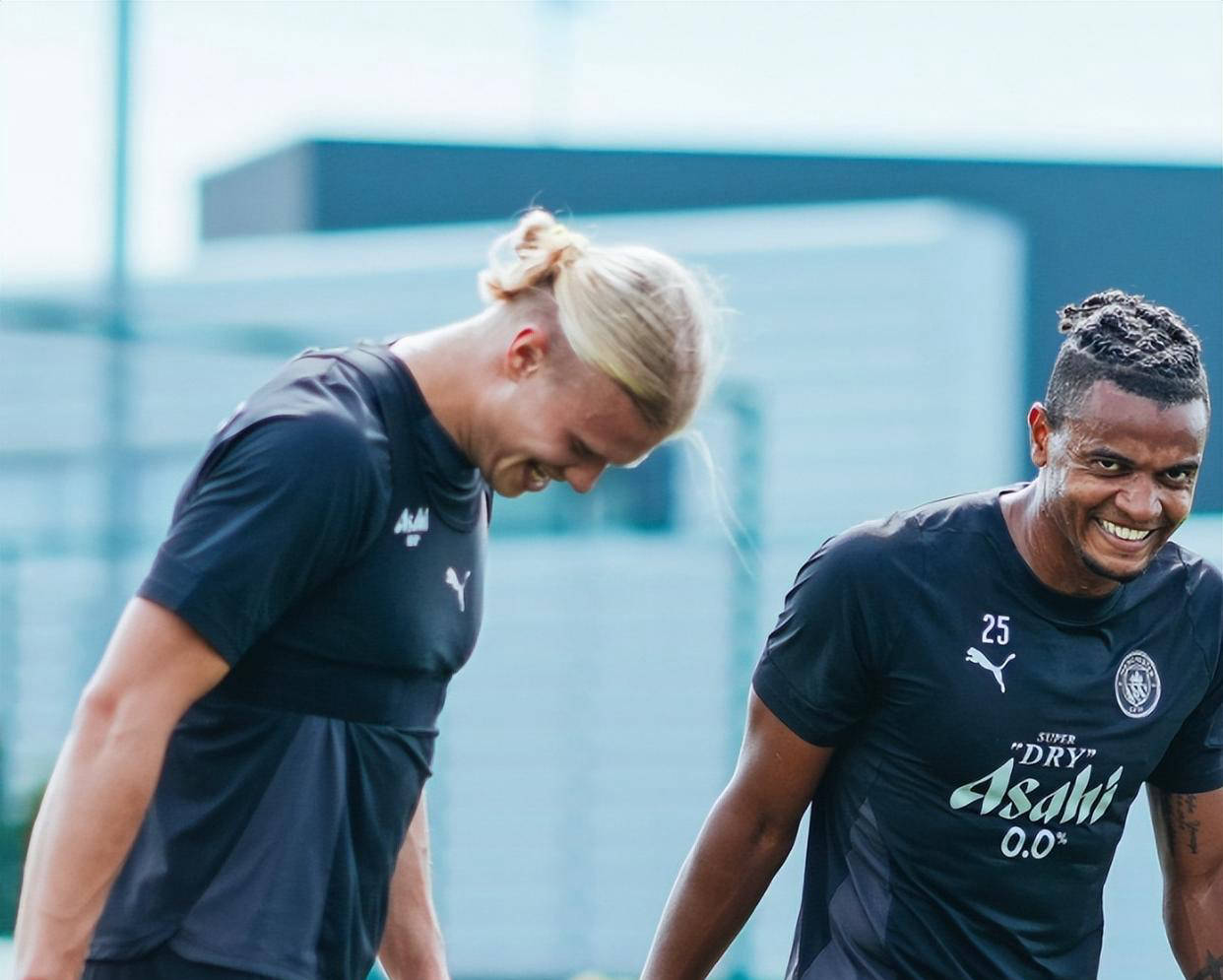 aoa体育馆-曼城中卫伤愈复出，提升球队稳固性