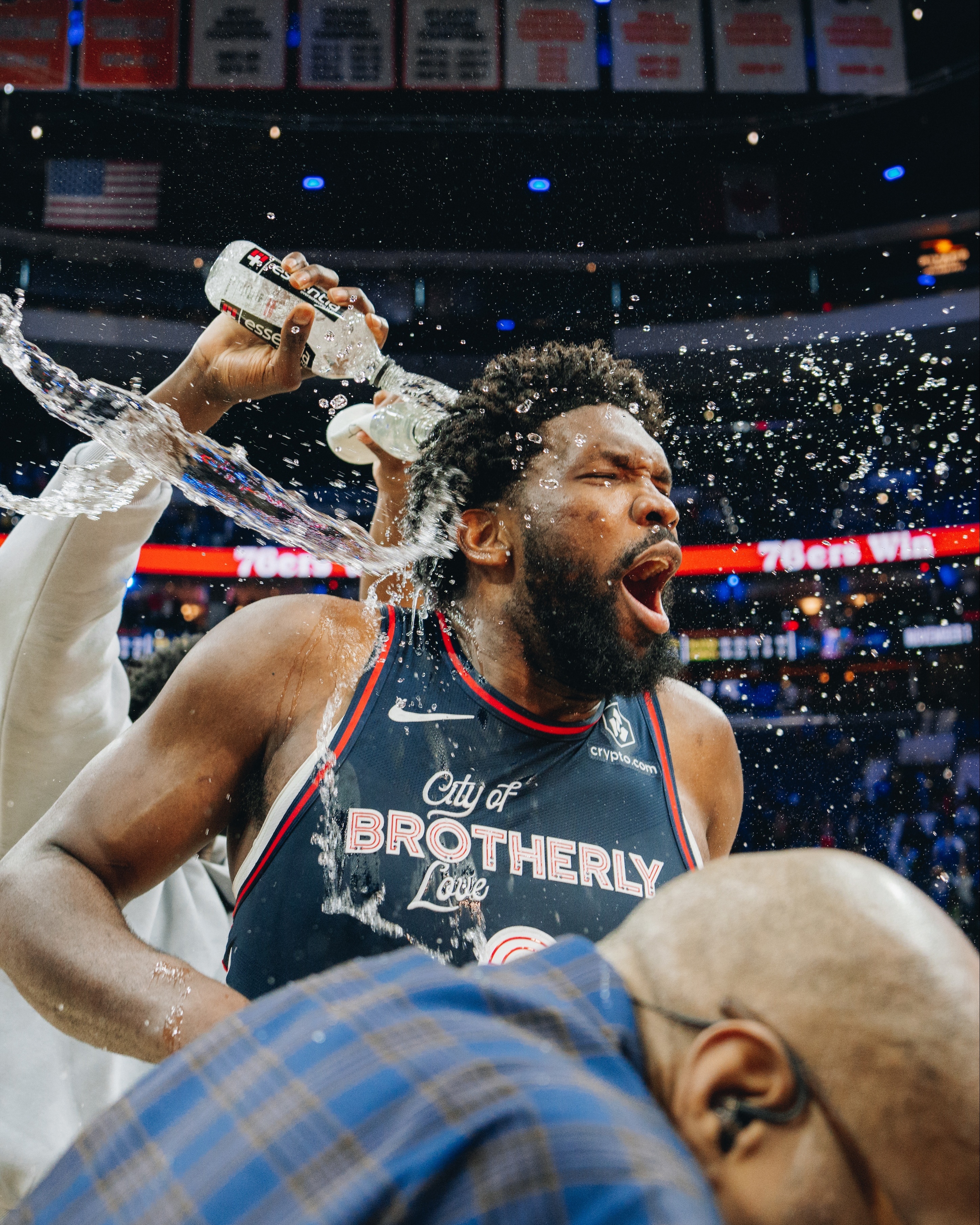 aoa体育娱乐-包含76人背靠背轻取老鹰，恩比德狂砍39+13，完胜东部劲旅的词条