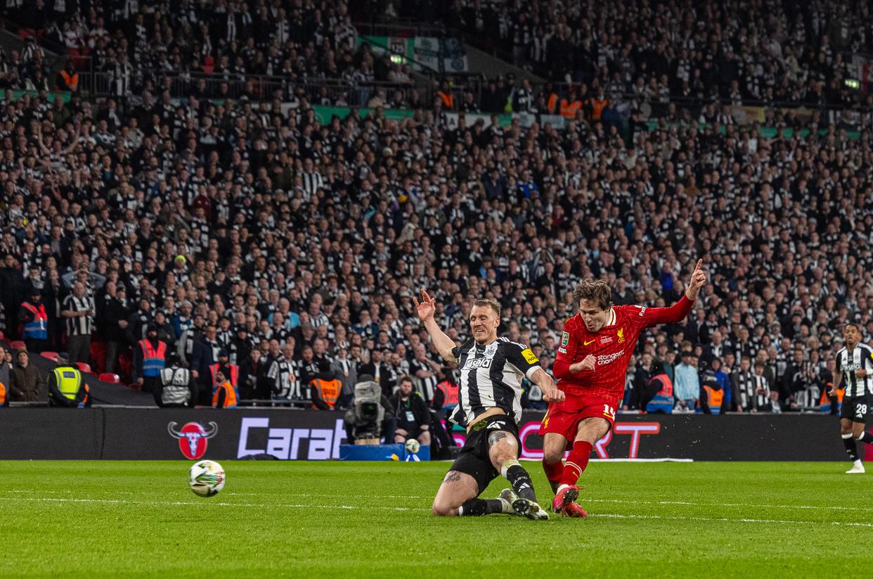 包含英格兰队员寻求突破，全力争取晋级的词条