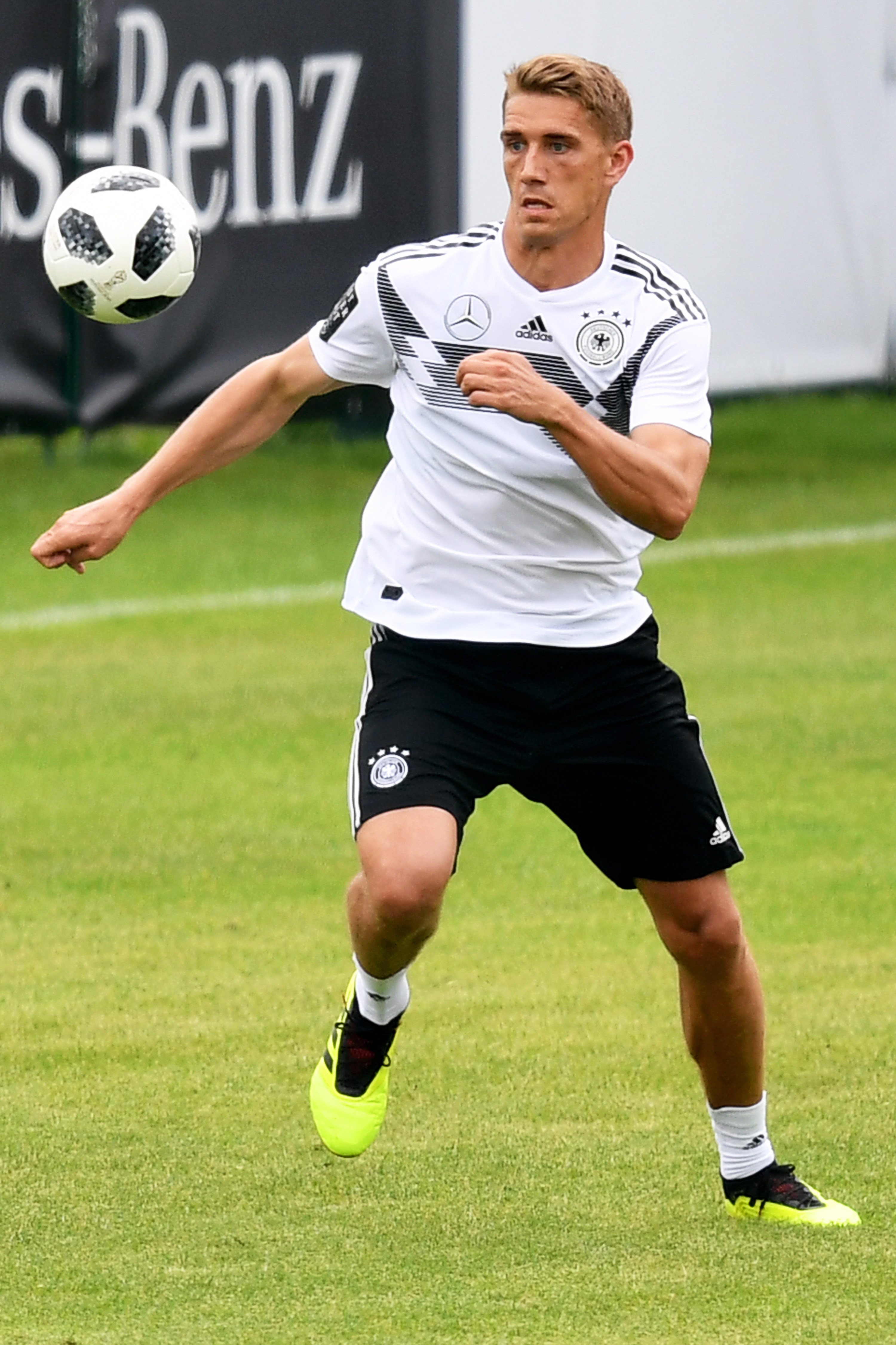 德国球员在国际比赛中踢出精彩表现