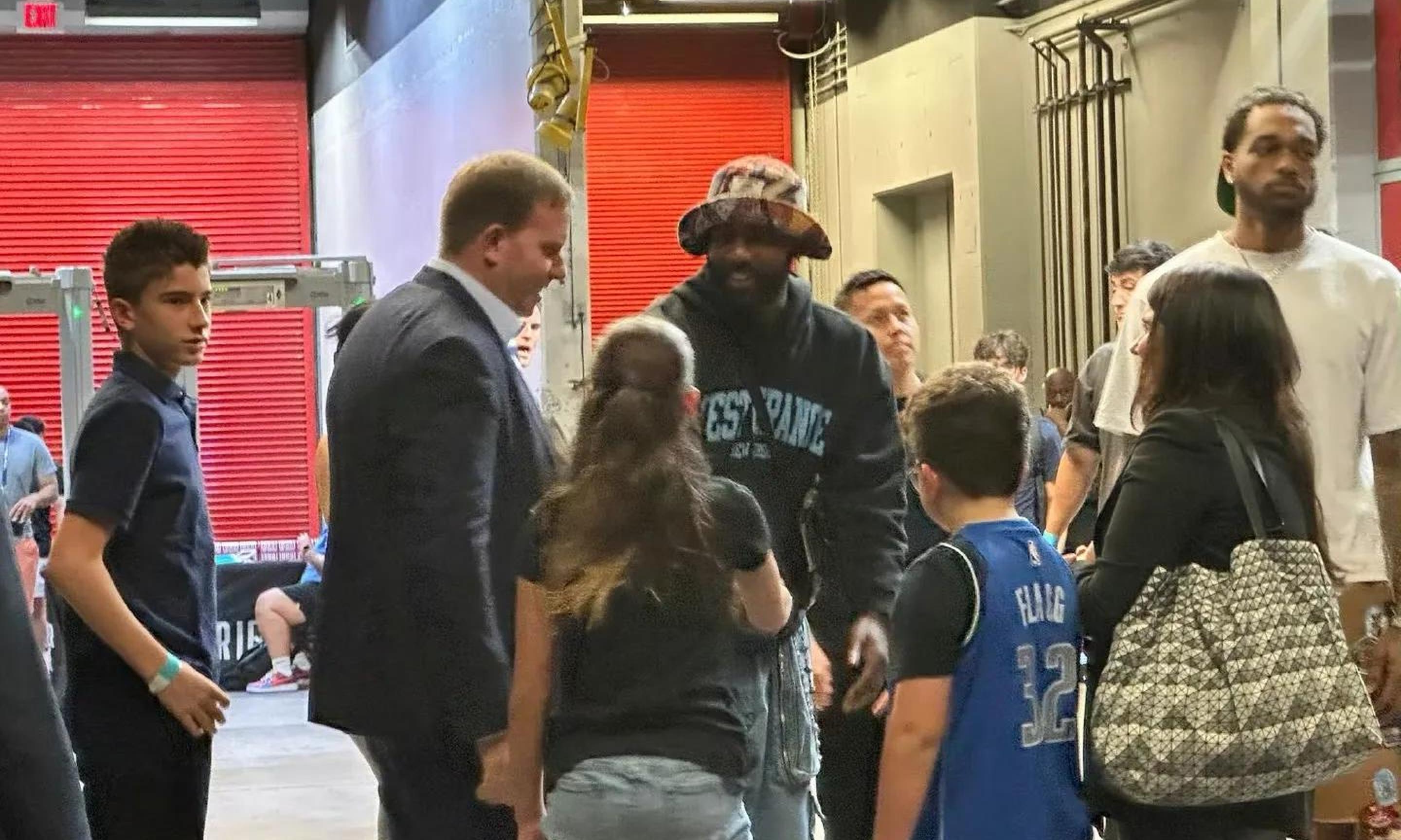 独行侠惊险胜湖人，终结连败