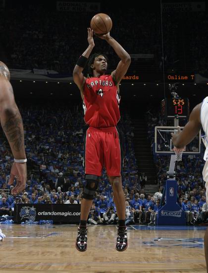 包含猛龙客场取胜:范乔丹准三双,火力全开的词条 包含猛龙客场取胜:范乔丹准三双,火力全开的词条