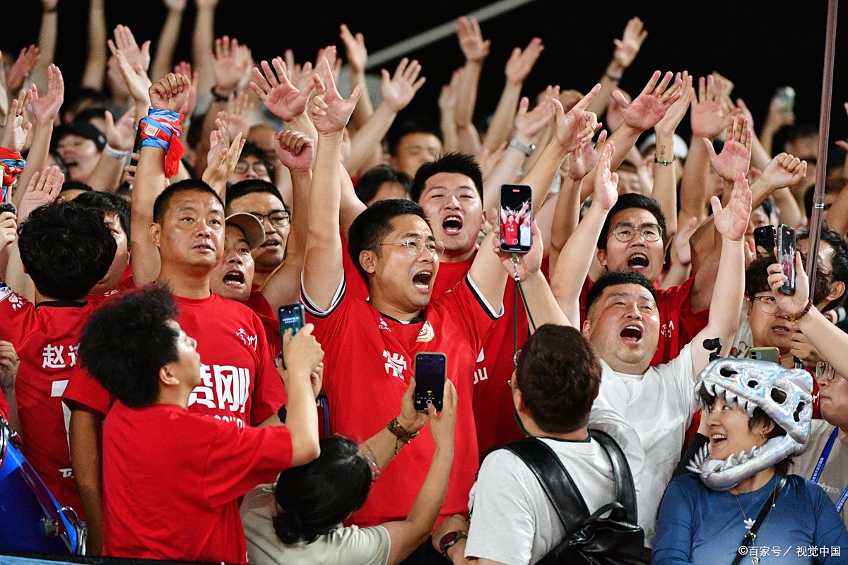 精彩对决,激战连连引爆球迷热情的简单介绍 精彩对决,激战连连引爆球迷热情的简单介绍