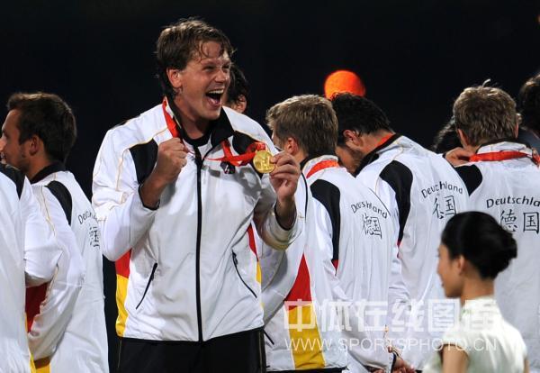 西班牙曲棍球冠军晋级四强 西班牙曲棍球冠军晋级四强